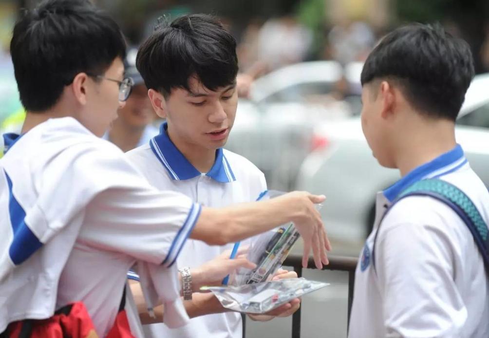 高考成绩不理想应不应该选择复读,上二本线是复读还是去大学考研