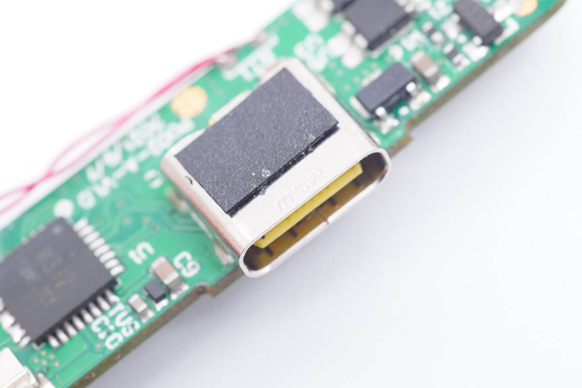 苹果充电宝无线磁吸原装拆解,苹果充电宝无线磁吸拆解