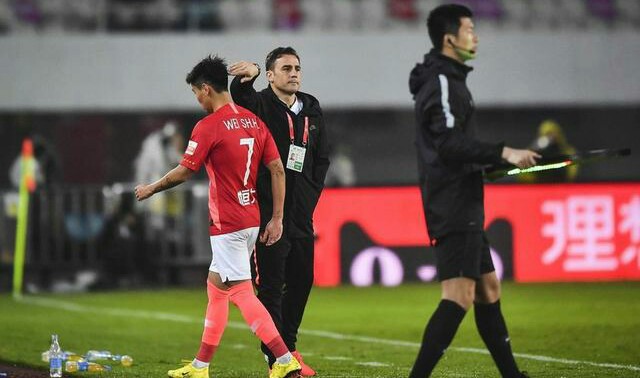 韦世豪脚法视频,韦世豪脚踩球