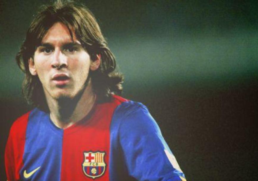 梅西c罗生涯最离谱失误,梅西c罗现在的处境