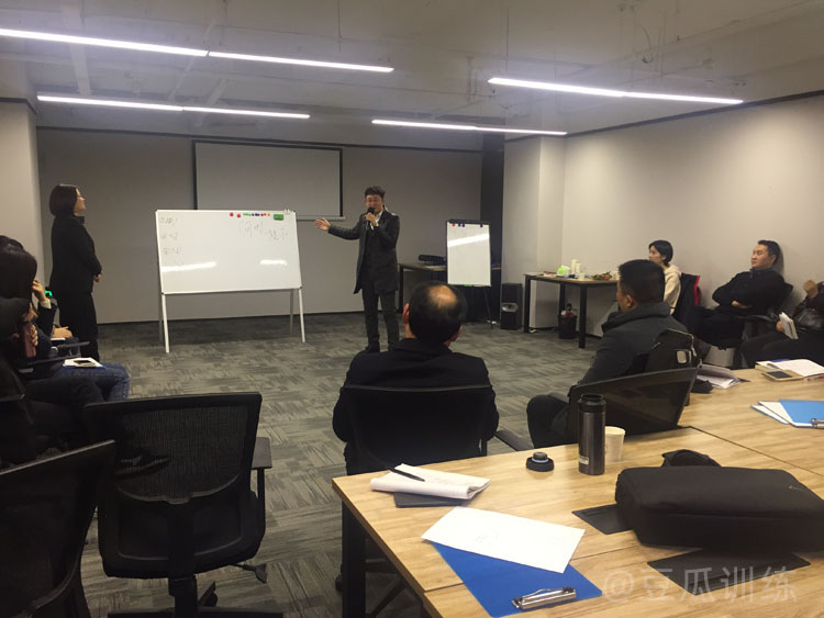 克服当众讲话紧张的技巧训练,演讲紧张声音颤抖怎么克服