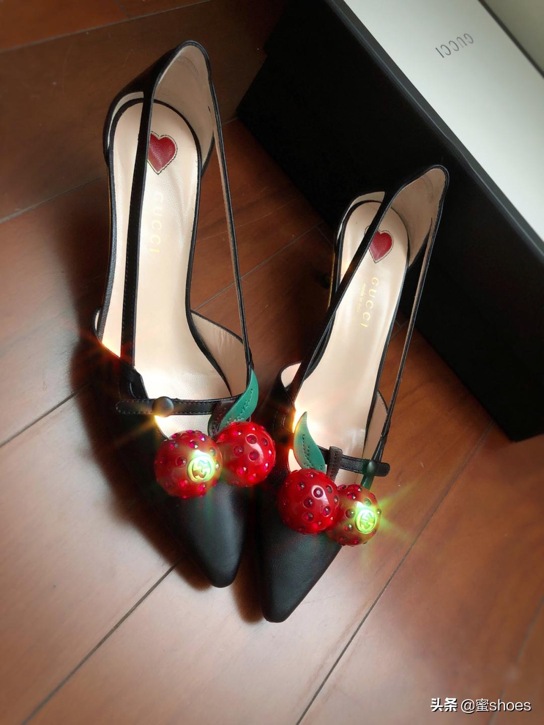 同样是高跟鞋的品类，猫跟鞋、穆勒鞋和玛丽珍鞋有什么不同之处？