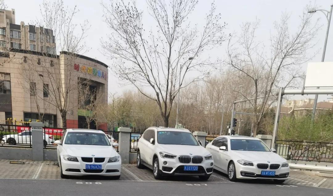 来宝马4s店看车,骏宝行宝马4s