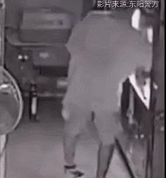 小卖部老板养了一只招财猫,店老板养的猫咪