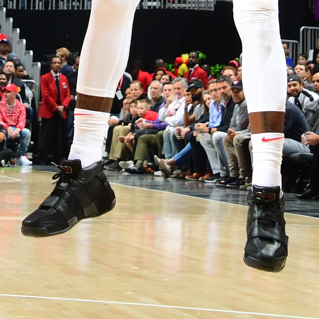 NBA今日球鞋精选：新配色UACurry5来了！库里穿它致敬老爹