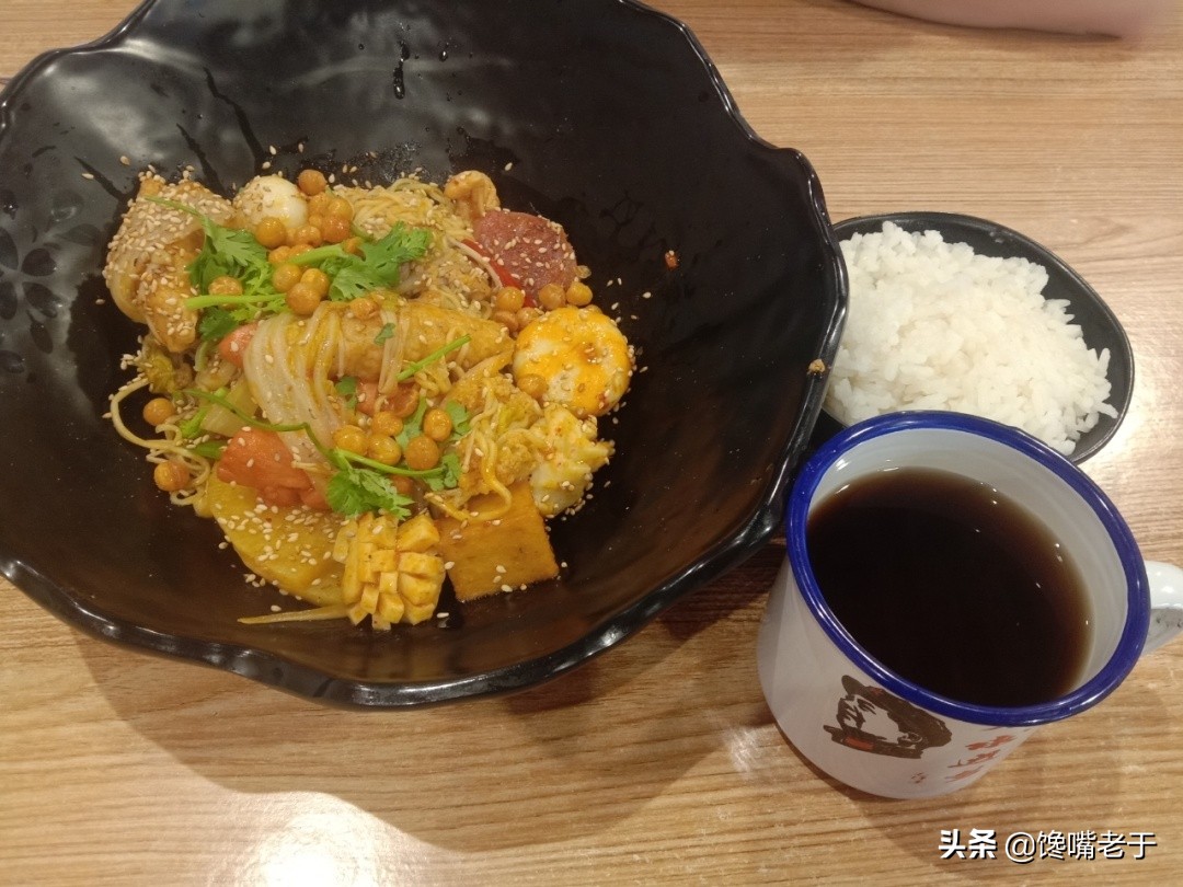 麻辣香锅贵的原因,麻辣香锅吃的人多吗