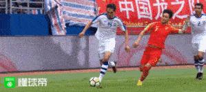 韦世豪强势回应球迷挑衅,韦世豪凶狠犯规