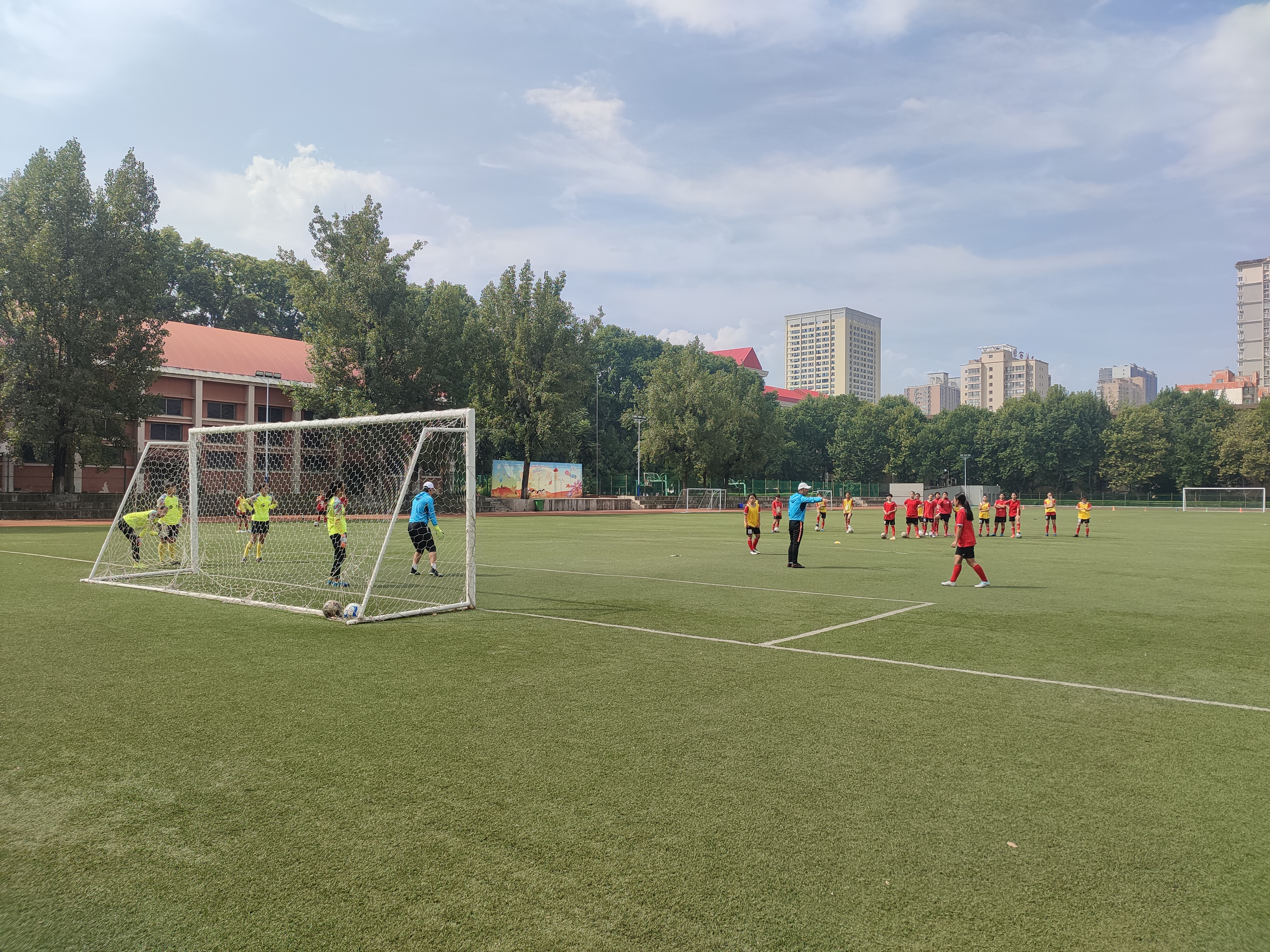 西安第二外国语学校怎样,西安中小学特色足球学校