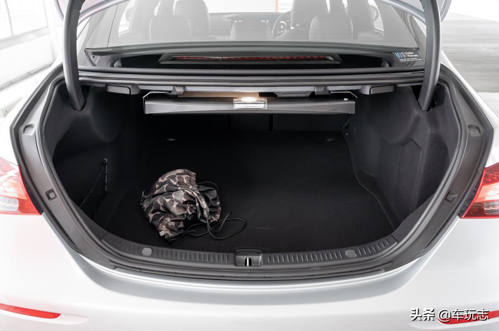 奔驰e级e200功能,2019款奔驰e级e200l运动型