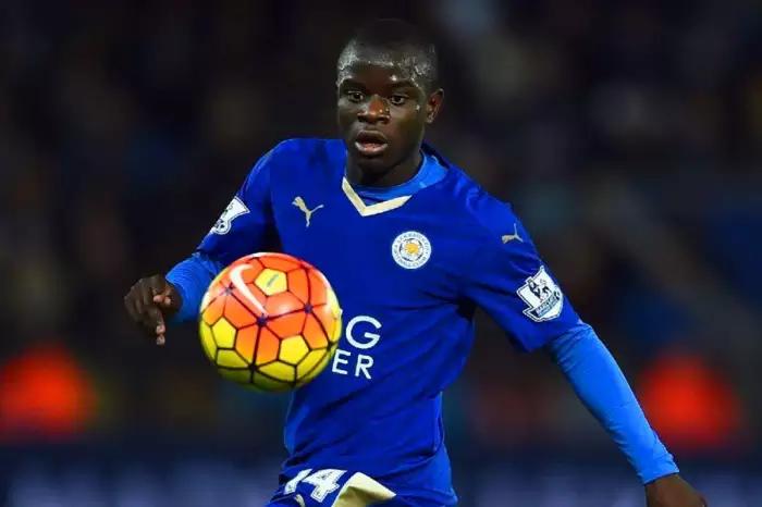 实况足球手游2020黑球中场,实况足球手游中场射门