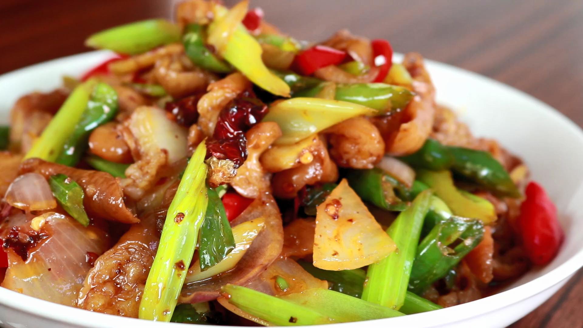 猪大肠要怎么处理才能又脆又好吃,猪大肠的正确清洗方法视频