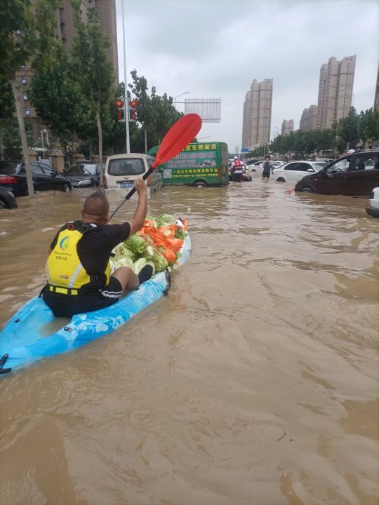 战斗在抗击疫情一线的勇士们,奋战在抗灾救灾一线的红十字人