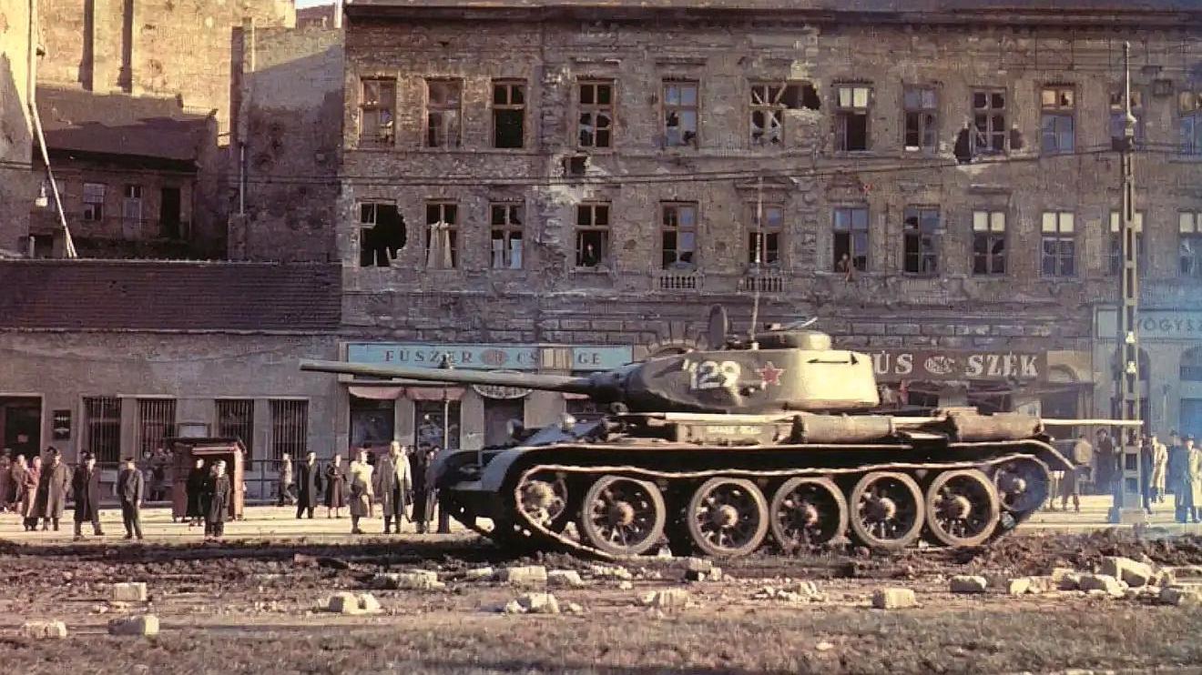 二战最强的中型坦克T-44，坦克发展史上一个承上启下的匆忙过客