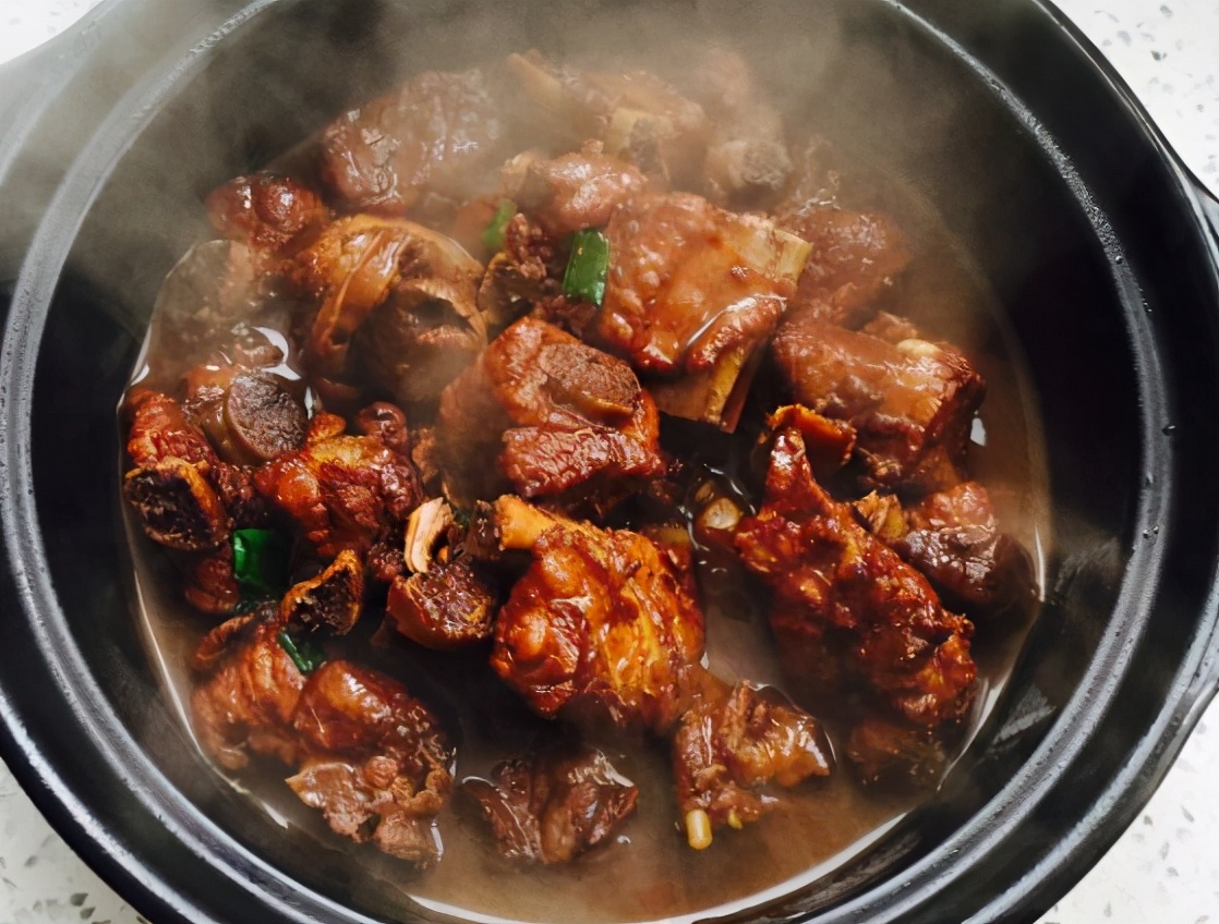 炖排骨时不要直接焯水,炖排骨别直接焯水