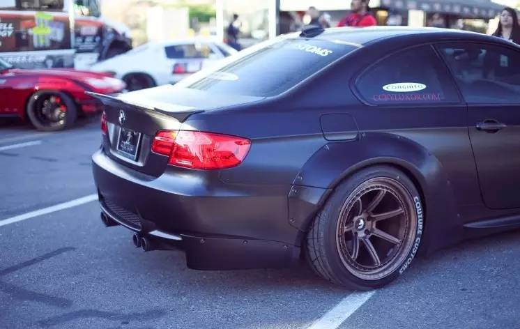 瀹濋┈e92澶栬濂椾欢,瀹濋┈e92鍙岄棬閾惰壊