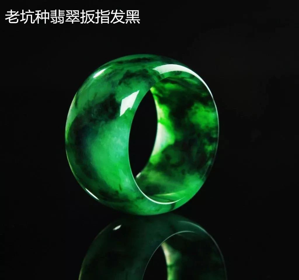 翡翠黑绿是什么原因,翡翠自然光下肉质发黑带底色