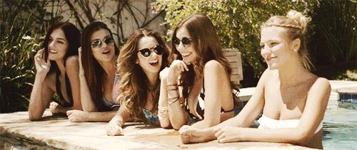 夏天去海边玩泳衣选什么的合适,海岛最新款蜘蛛泳衣