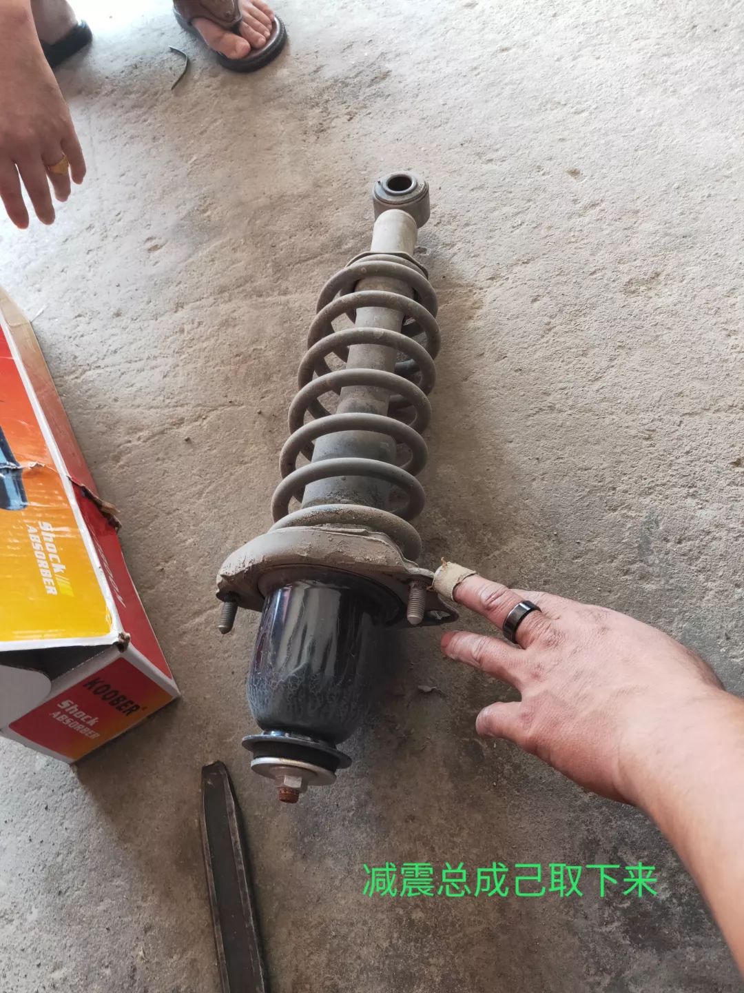 比亚迪f3更换丰田花冠减震器,丰田花冠后减震更换视频