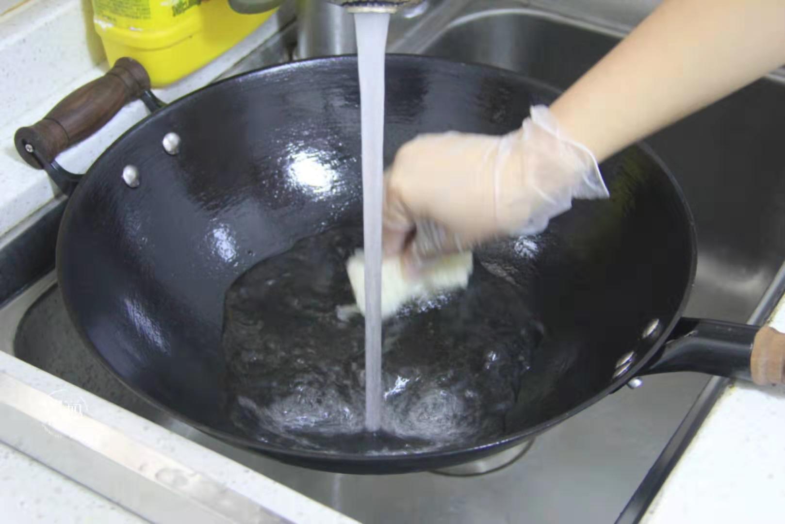 铁锅不粘锅开锅的正确方法,不粘锅铁锅开锅的正确方法