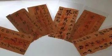 “超级富三代”逃亡海外六年，凭什么享受国葬待遇？