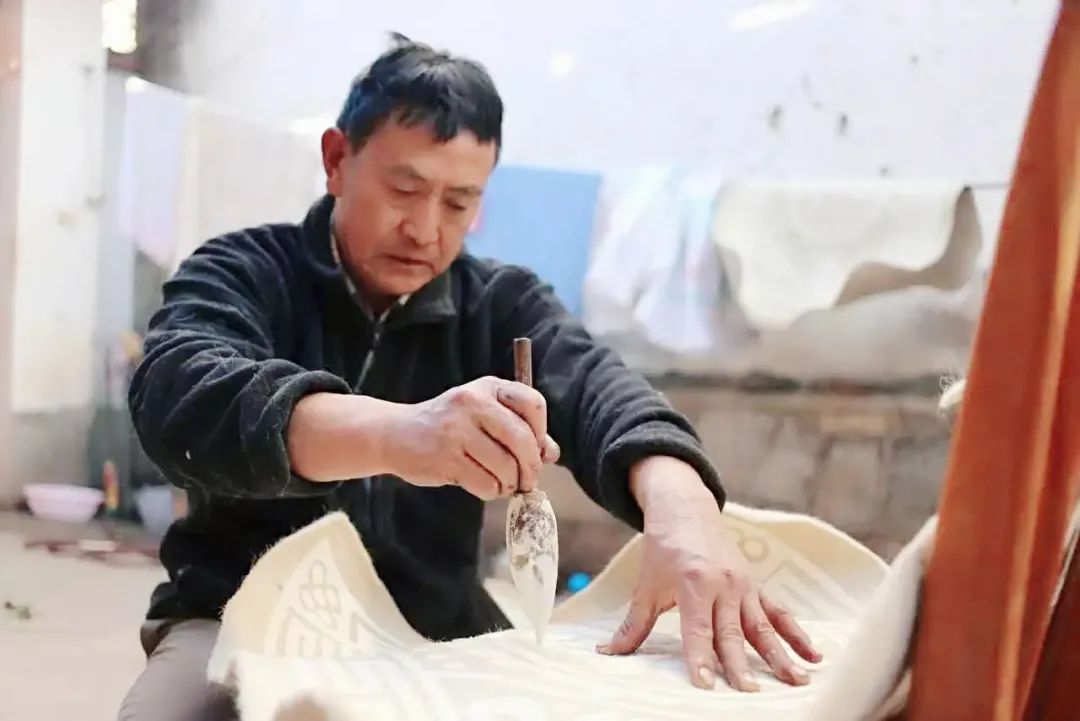 传统老式羊毛毡的制作,已消失的古老手工羊毛毡