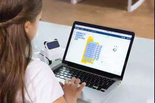 奥数和编程哪个对孩子的帮助大,学奥数的孩子有必要学编程吗