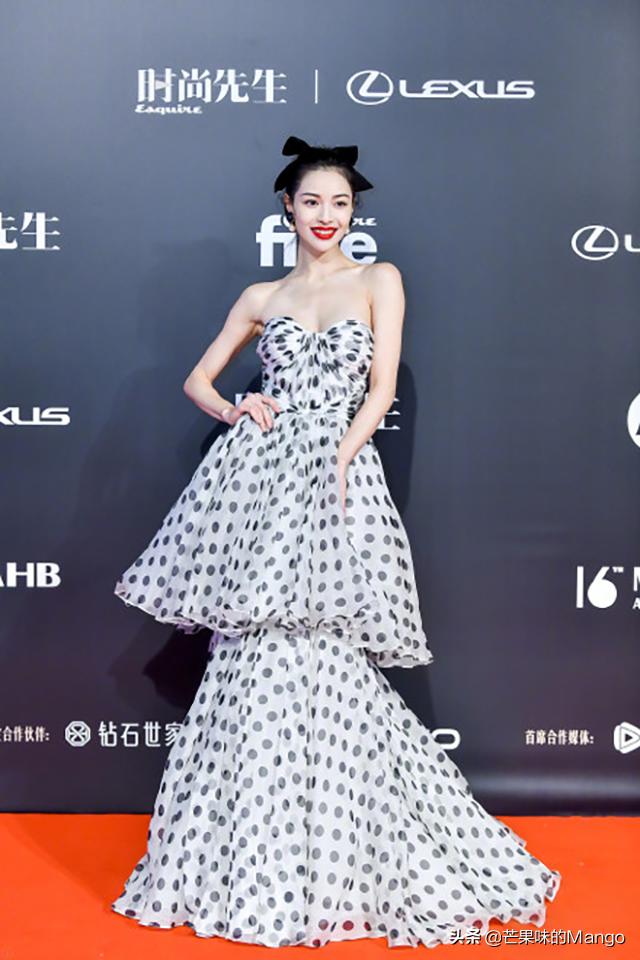 一对蝴蝶结发饰戴法女童,古风蝴蝶结发饰教程戴法幼儿