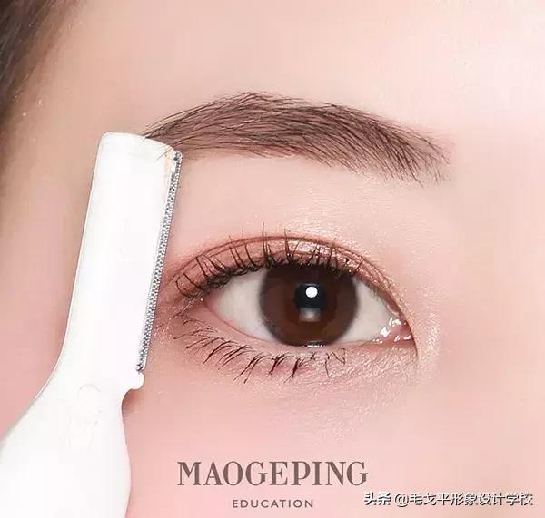 手残党眉毛怎么画不直,手残画眉毛的办法