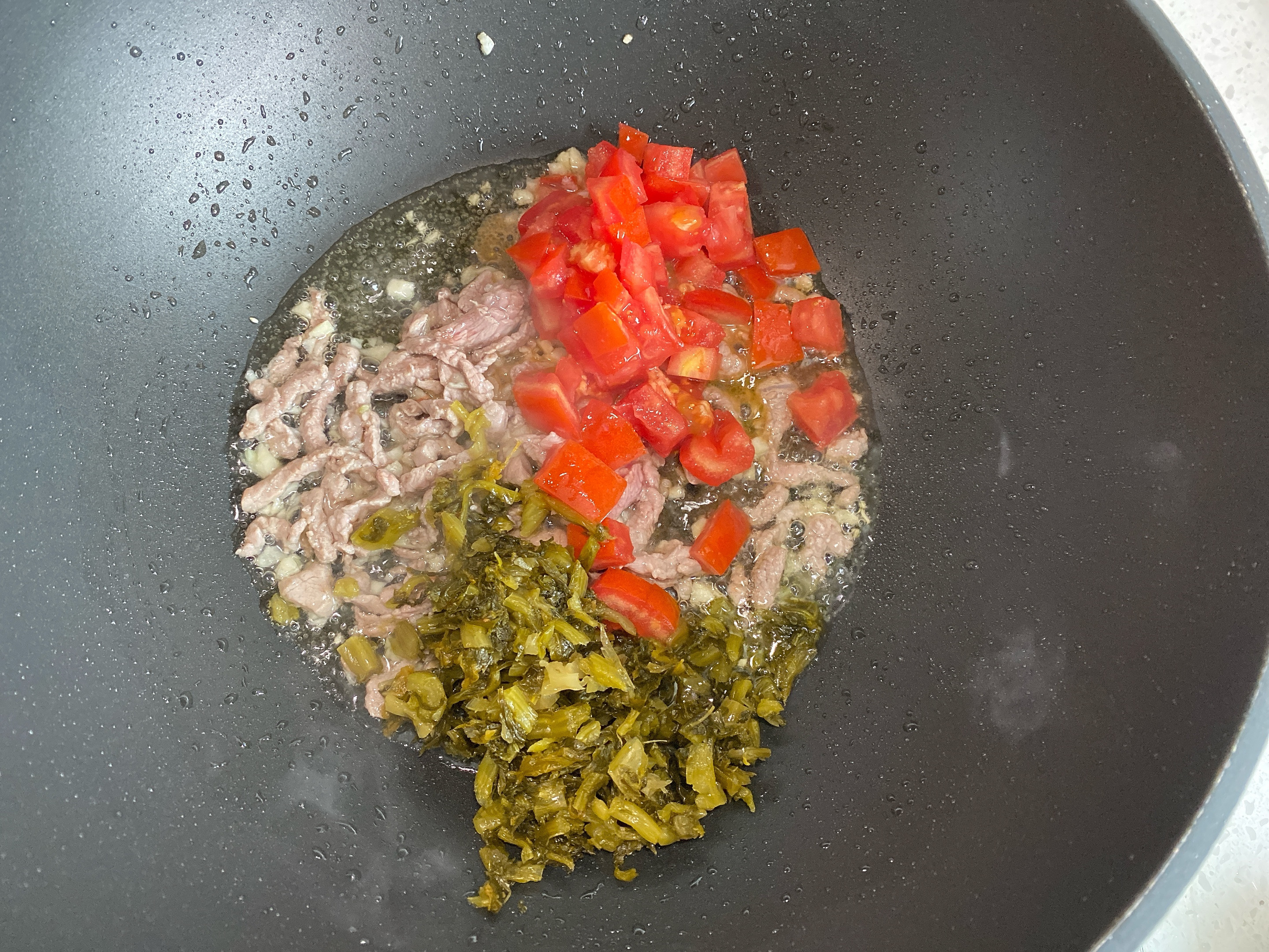 米粉炒粉怎么煮才好吃,在家做三鲜米粉最简单的方法