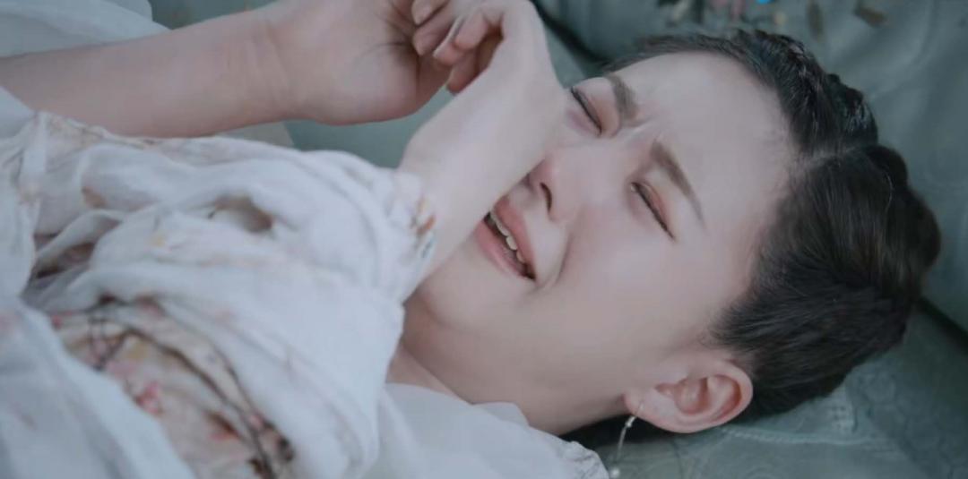 她每句话尺度都大，但并不羞耻