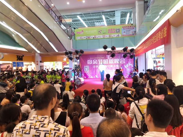 民众多种方式庆祝母亲节,母亲节高州