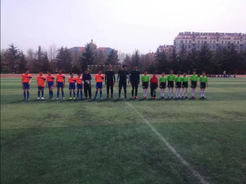 足球小伙踢球,足球小将盛源