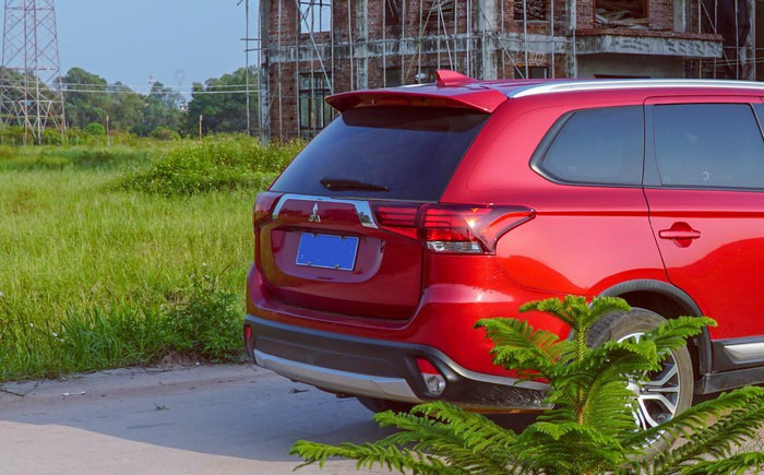 欧蓝德选2.0还是2.4油耗差别大吗,欧蓝德荣耀版配置油耗