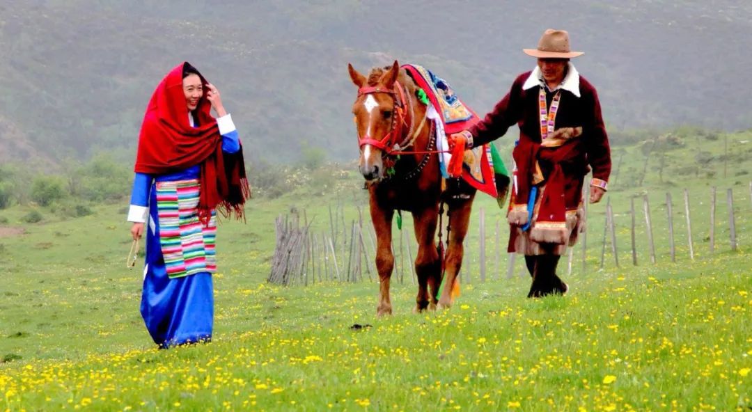 洛克徒步木里到稻城翻的是哪座山,秘境四川甘孜
