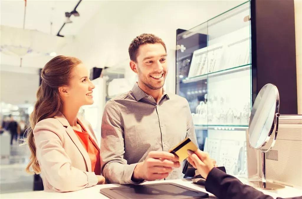 超High呦，十一假期出国购物竟然省出个新iPhone