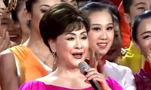 李谷一和那英谁是真正的歌坛天后,歌唱家李谷一目前情况