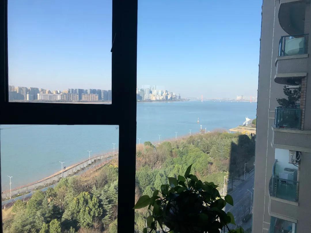 落寞！曾风靡杭州的“国际滨”一线江景房，如今许多只能卖4万+