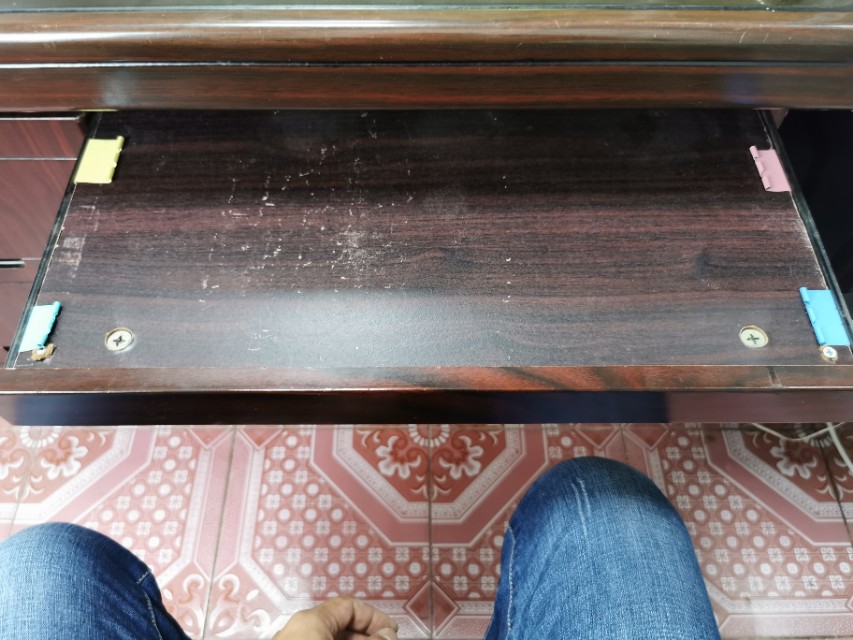 电脑桌滑轮脱落的解决方法,抽屉滑轨滚珠条脱落