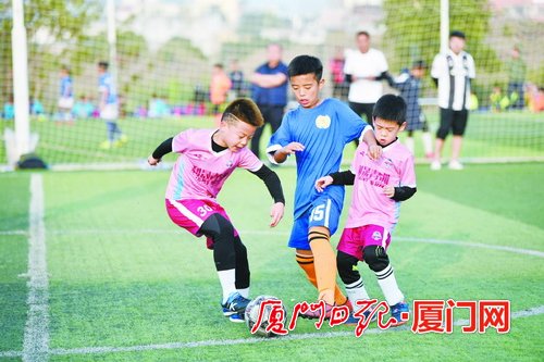 两名11岁厦门足球小将亮相央视“神还原”国脚进球