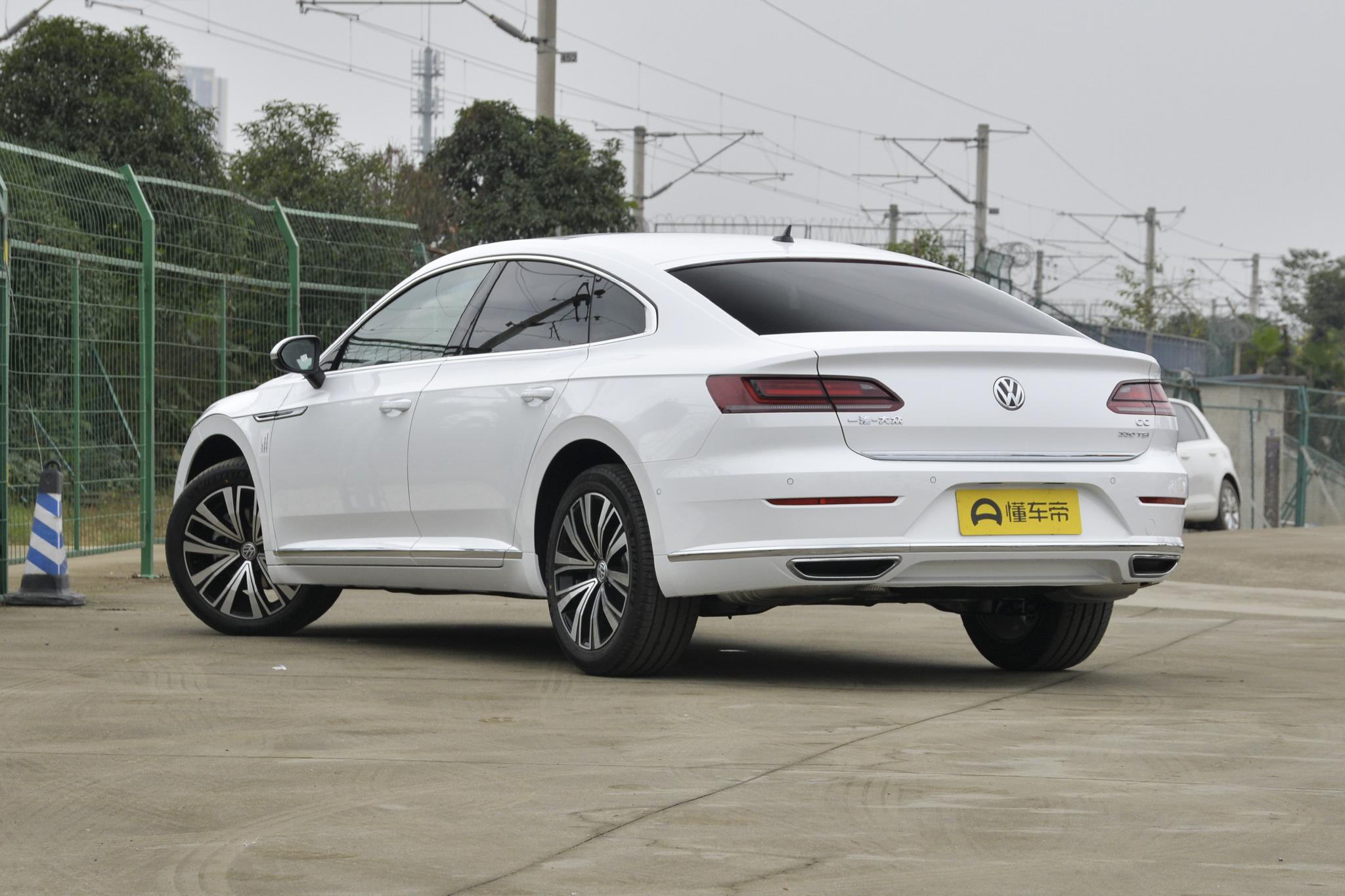 大众cc炫酷内饰图片,大众cc外观详细介绍