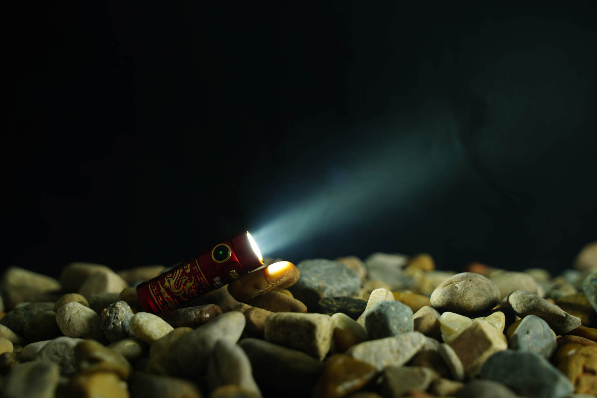 傲雷指挥家3手电银色款,傲雷指挥家手电测评