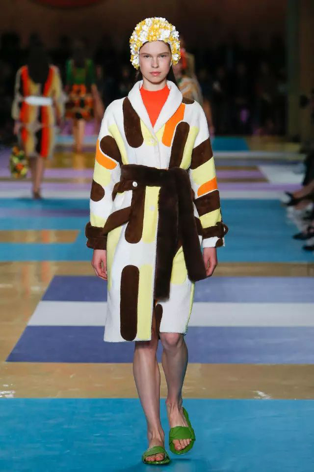 又到夏天穿拖鞋的时候，简单拖鞋也能穿出高级感