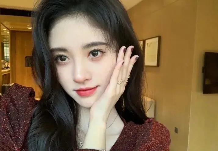 鞠婧祎现实中是真的白吗,鞠婧祎现实真的那么白吗