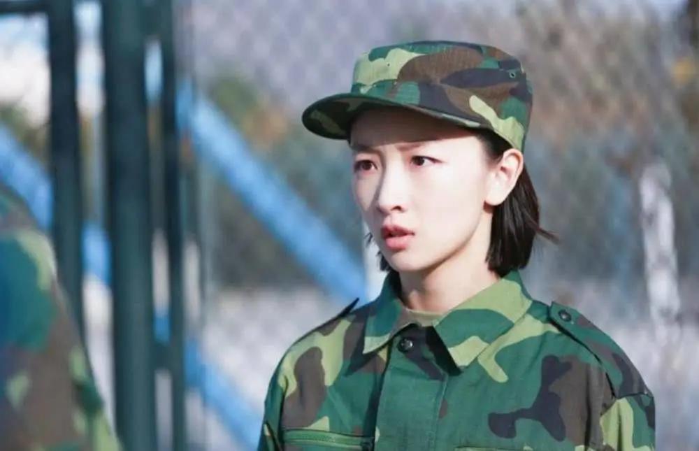 周冬雨出道不到十年拿到六个影后,周冬雨为什么要二夺影后殊荣