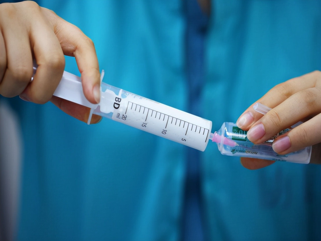 被狗咬伤打疫苗10年后就没事了吗,被狗咬伤打了疫苗还会有潜伏期吗