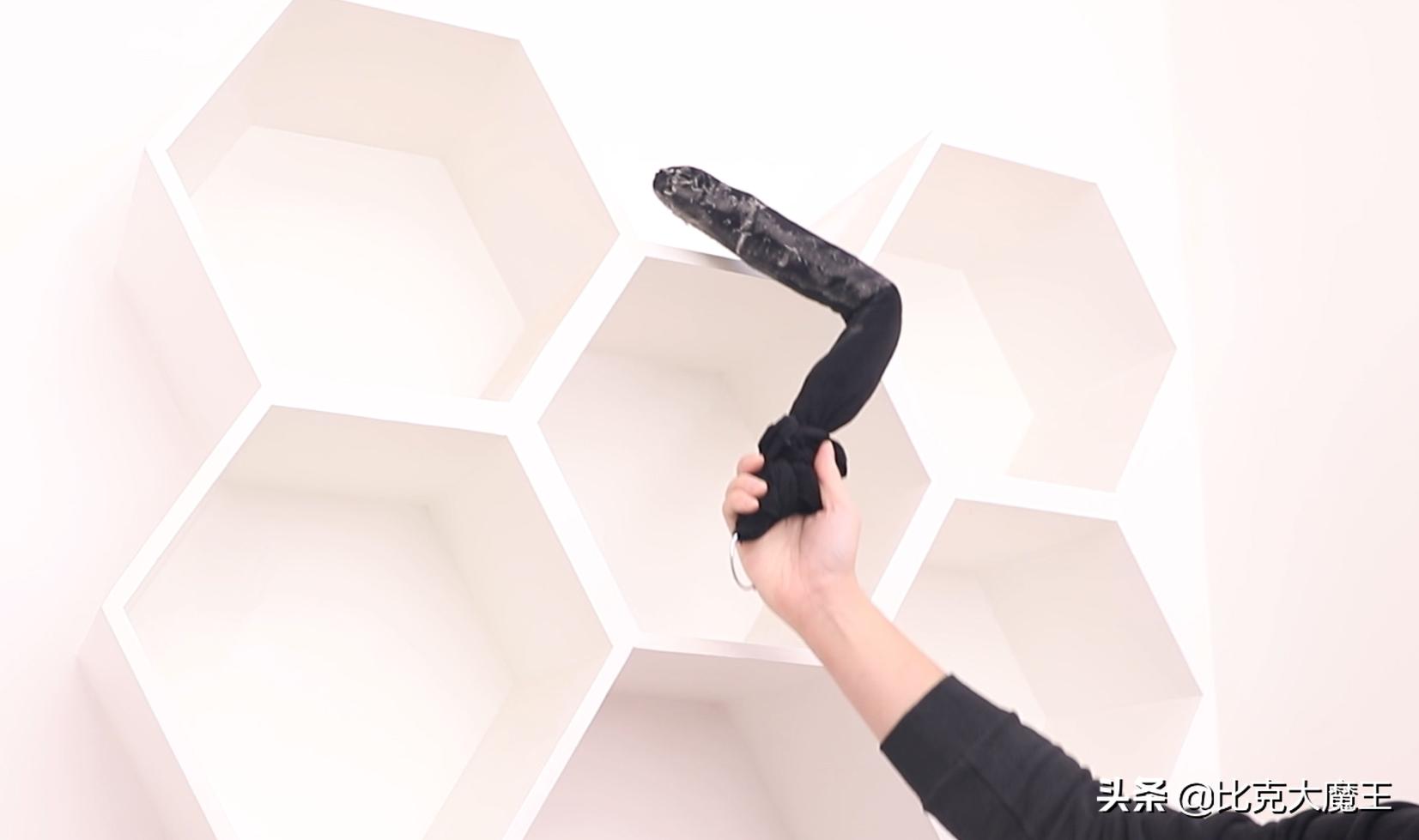 旧袜子扔了,破旧的袜子别扔了