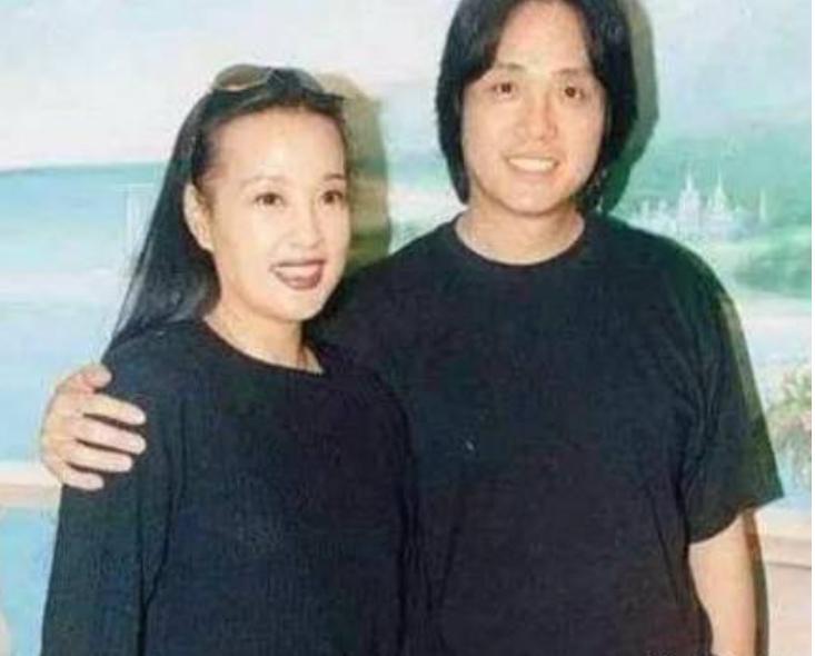 刘晓庆姜文再相聚视频,刘晓庆和陈佩斯开玩笑