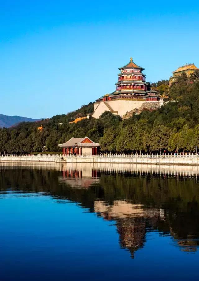 中国园林的诗情画意之美,虽由人作宛自天开的造园理念