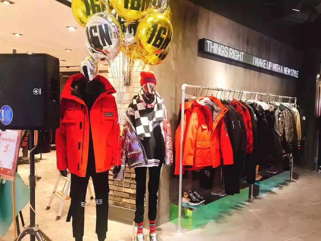 觉得太平鸟、GXG、卡宾不够潮？这个潮流男装可能正对你胃口！