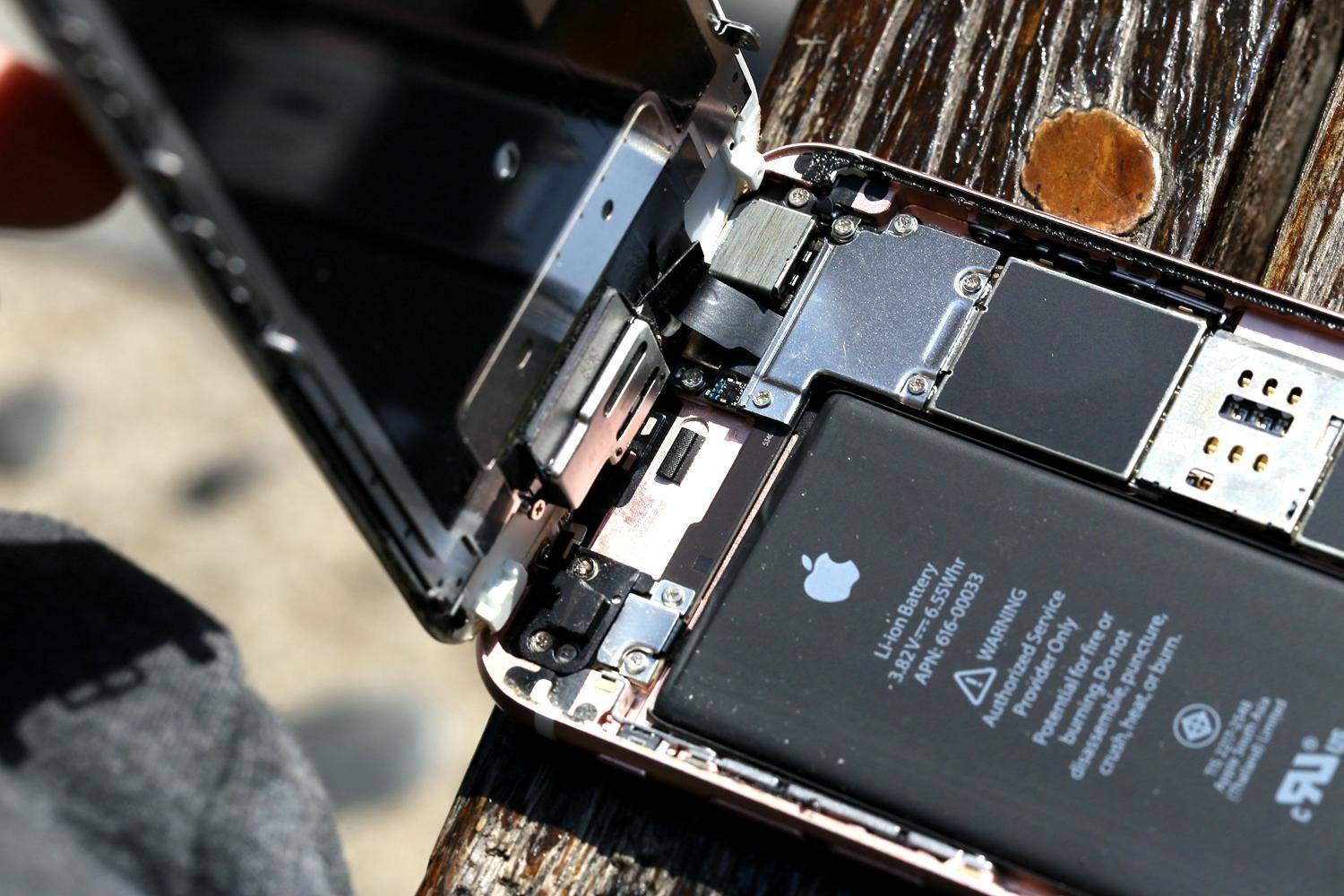 苹果6s电池更换拆解教程,iphone6s换6sp电池续航